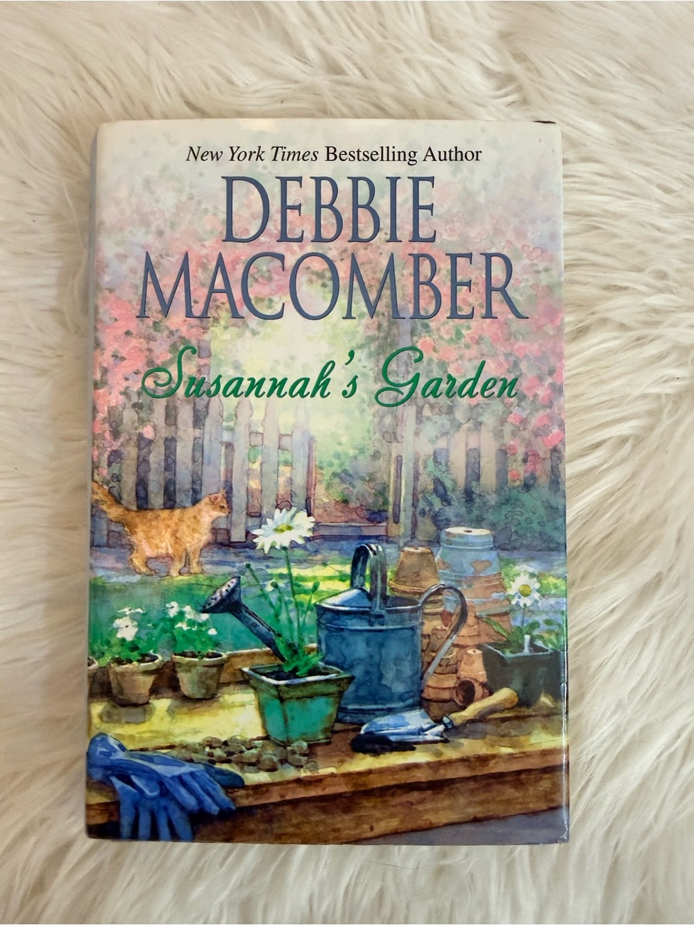 💫10/$25 • Susannah’s Garden Hardcover by Debbie Macomber
